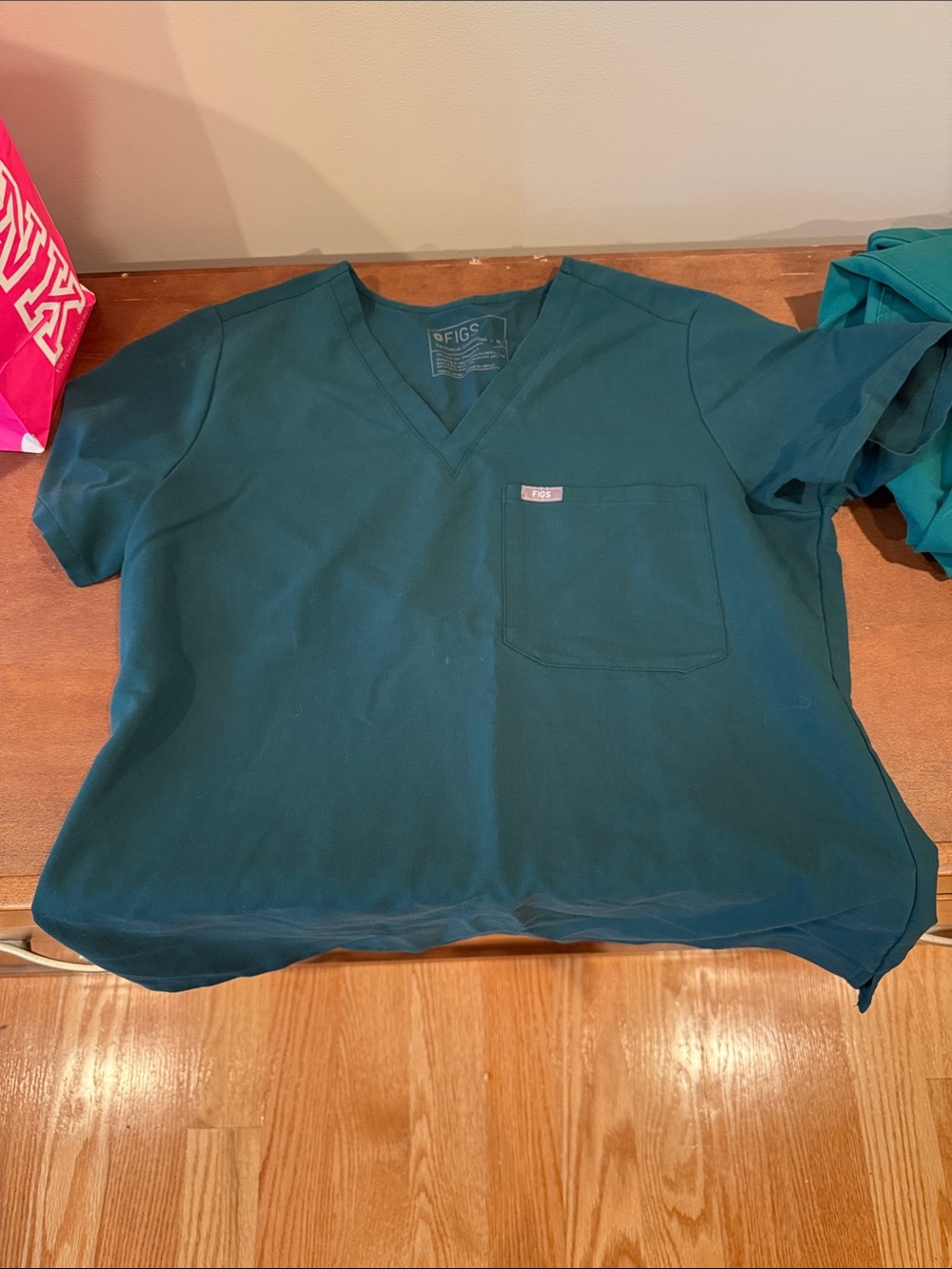Women’s medium figs one pocket forest green top